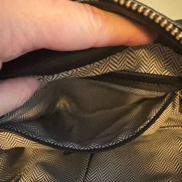 Steve Madden Elegant Black Leather Shoulder Bag - Picture 11 of 16